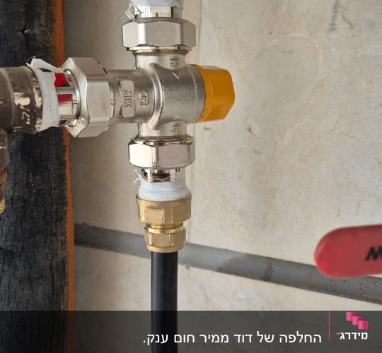 חיבורים וצינורות במערכת חימום סולארית